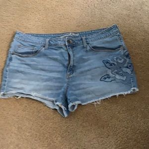 Universal Thread High Rise Shortie Size 16/33R